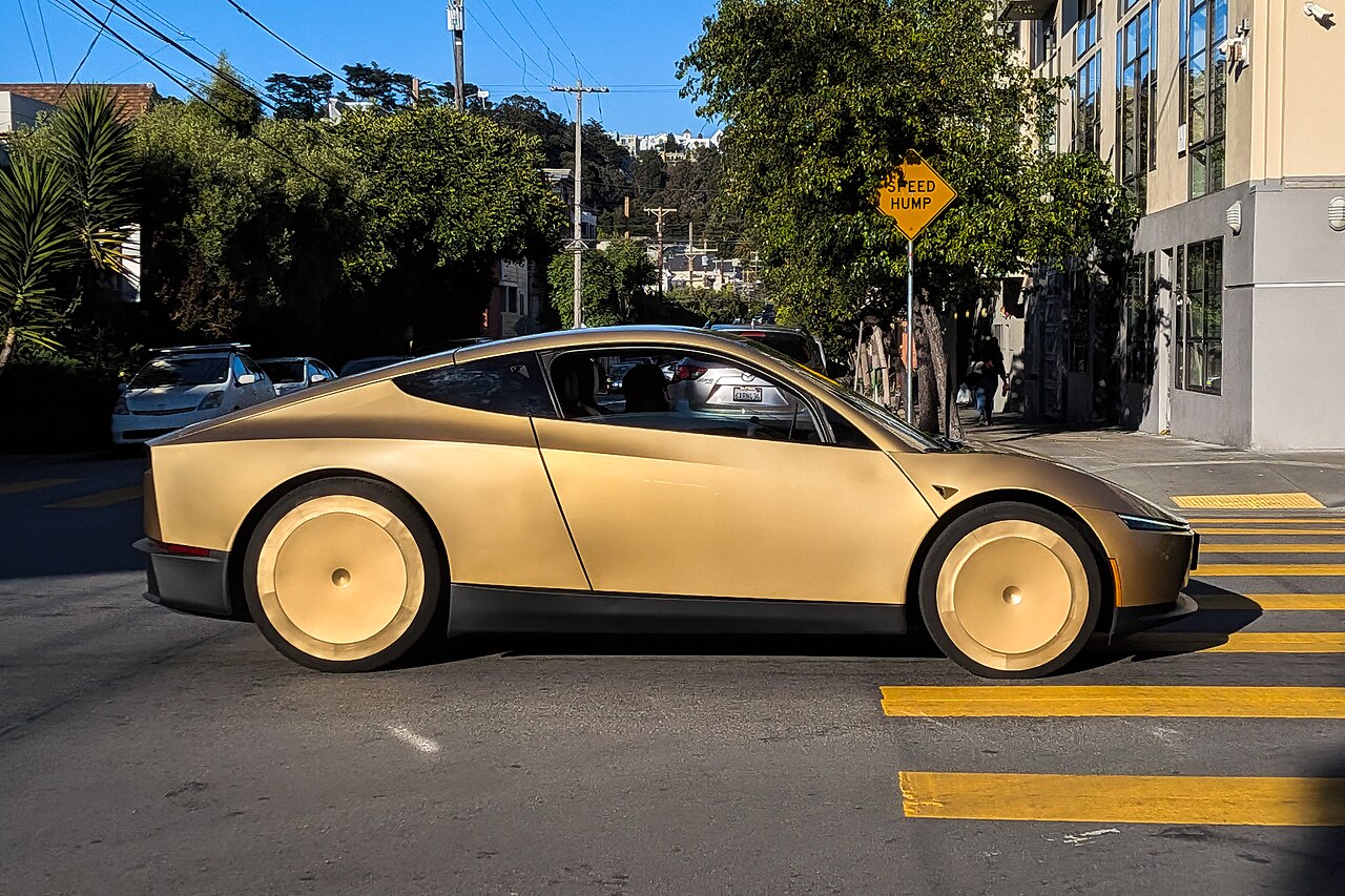2026年6月にサンフランシスコの公道を走行するTesla Cybercab